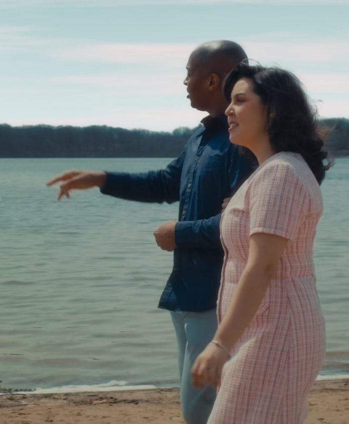 frame_0_00_9f Boyfriend and girlfriend walking on beach